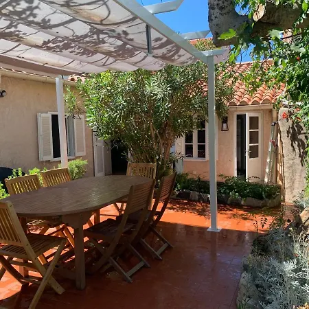 La Maison Et Son Adorable Jardin Clos * Porquerolles
