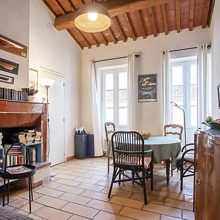La Maison Et Son Jardin Clos *