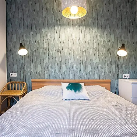 La Maison Et Son Jardin Clos بيت للعطل