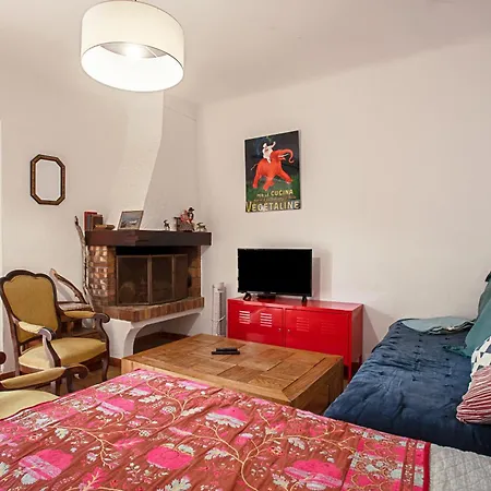 La Maison Et Son Jardin Clos * بوركيرول